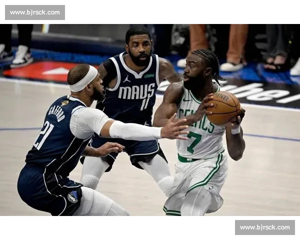 NBA赛事直播全面解析 球迷必看赛事亮点与精彩时刻实时更新